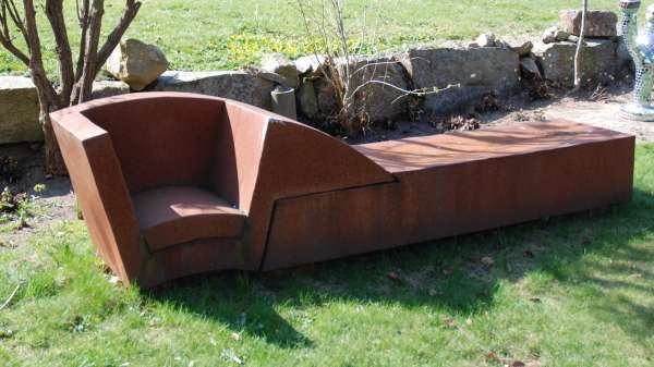 Thomas Karlsson´s Freud´s Divan, Sculpture Garden outside Konsthallen Hishult (Hishult Art Gallery), Sweden
https://commons.wikimedia.org/wiki/File:T
